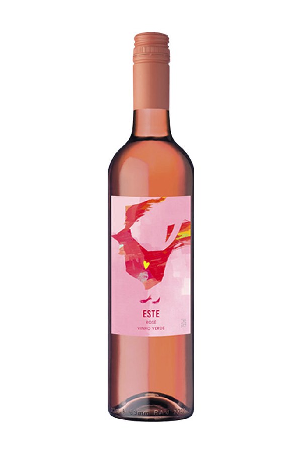Bottle of Este Vinho Verde Rose Cans